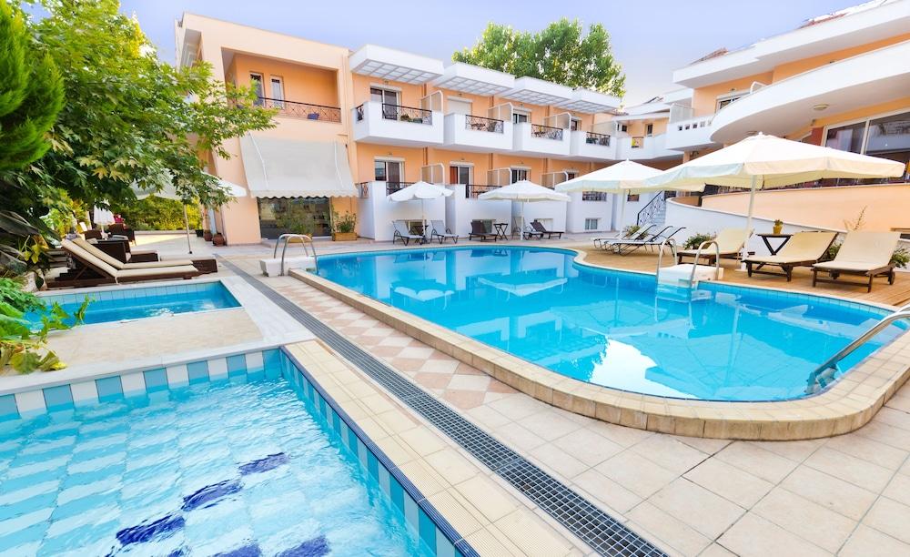Filia Hotel And Apartments ลีเมนาส ภายนอก รูปภาพ